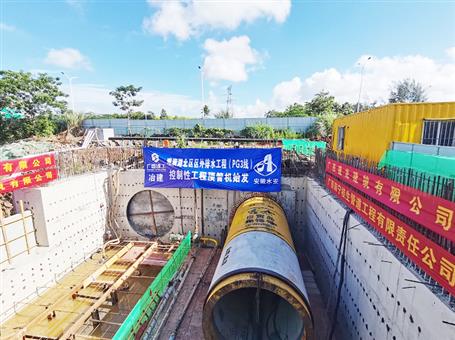 冶建第三分公司?？谑许?xiàng)目重95噸超徑頂管機(jī)精準(zhǔn)定位